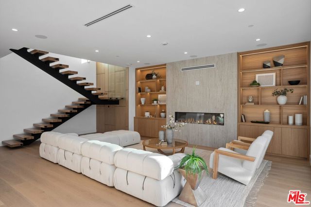 12041 Marine Street, Los Angeles CA: https://media.crmls.org/mediaz/aebe7a4e-8c68-482c-ab0e-d0c3f1b59ea6.jpg