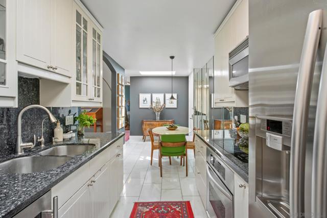 6455 La Jolla Blvd., La Jolla CA: https://media.crmls.org/mediaz/aebefb8c-78de-4314-9fb6-3b2558f6c5c1.jpg