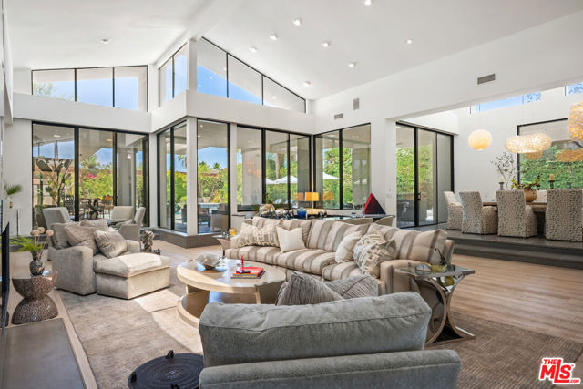 6 Rocky Lane, Rancho Mirage CA: https://media.crmls.org/mediaz/aebf0154-4aa6-487f-968b-998845ec96cc.jpg