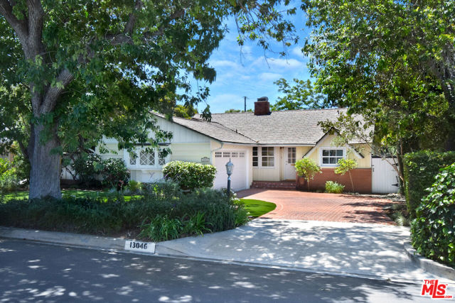 13046 Addison Street photo 6