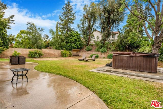 12084 London Grove Court, Moorpark CA: https://media.crmls.org/mediaz/aebfc44f-33ef-42f5-97a1-99d5071f40a6.jpg