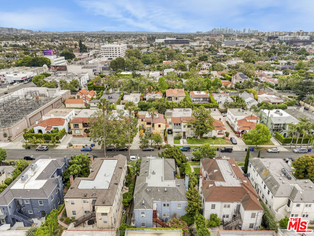 123 N Harper Avenue, Los Angeles CA: https://media.crmls.org/mediaz/aebfea15-e8a5-4378-9b09-ab422cea9038.jpg