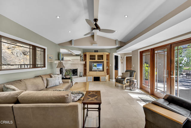 9999 Wornom Avenue, Sunland CA: https://media.crmls.org/mediaz/aec033b2-64b5-4cac-b157-217525303194.jpg