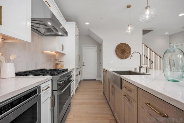 559 N Vulcan Ave, Encinitas CA: https://media.crmls.org/mediaz/aec03fec-6440-47a7-87fa-2718229b358e.jpg