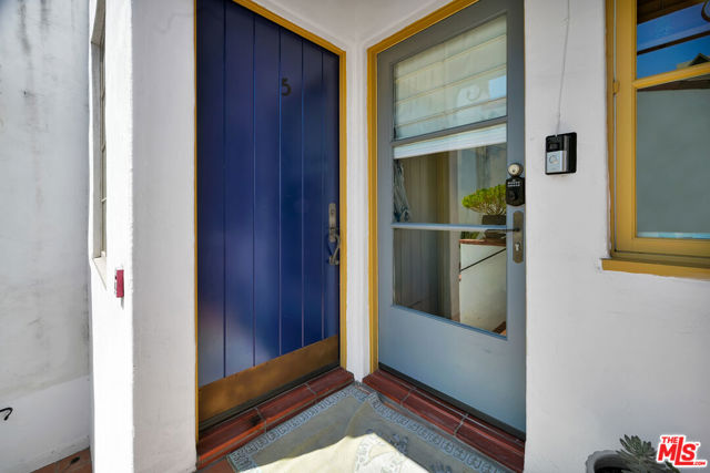 1414 N Harper Avenue, West Hollywood CA: https://media.crmls.org/mediaz/aec0403d-41cf-4ba5-8408-79561bc7bbc7.jpg
