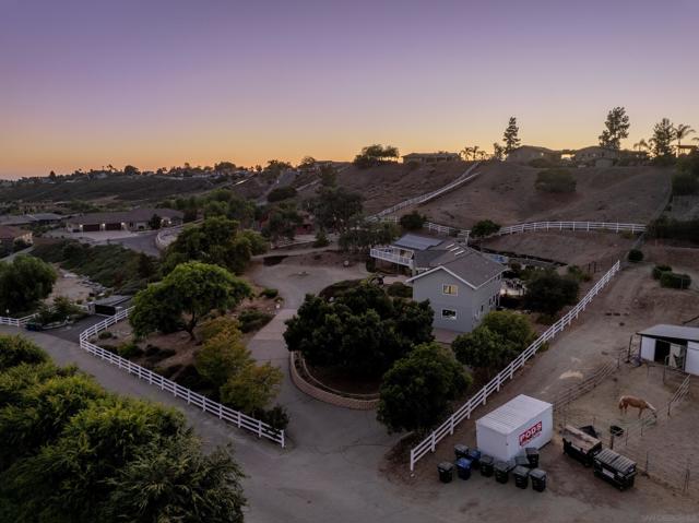 9844 Lorraine Ridge Trail, El Cajon CA: https://media.crmls.org/mediaz/aec0bf05-be2f-4c95-a9ed-ef6af6aab5d9.jpg
