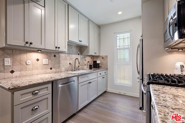 874 Hammond Street, West Hollywood CA: https://media.crmls.org/mediaz/aec10a22-9226-4db1-a411-6735815b6a3b.jpg