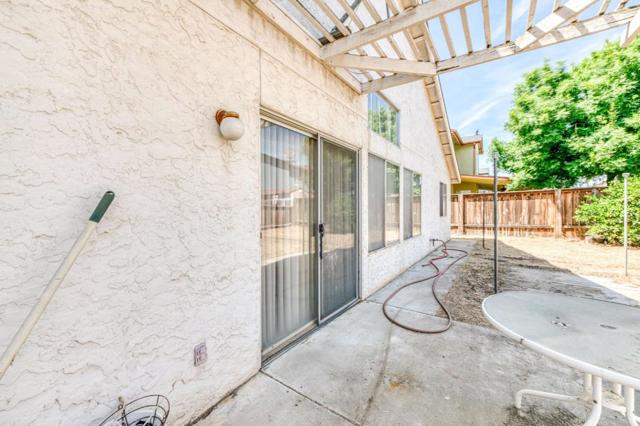 2670 N Katy Avenue, Fresno CA: https://media.crmls.org/mediaz/aec155e1-3857-47a3-a879-0f9e19eada32.jpg
