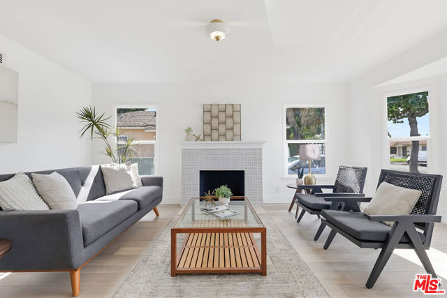 9402 S Van Ness Avenue, Los Angeles CA: https://media.crmls.org/mediaz/aec19eb0-aece-4d1c-87f6-fb3c85fe5d89.jpg