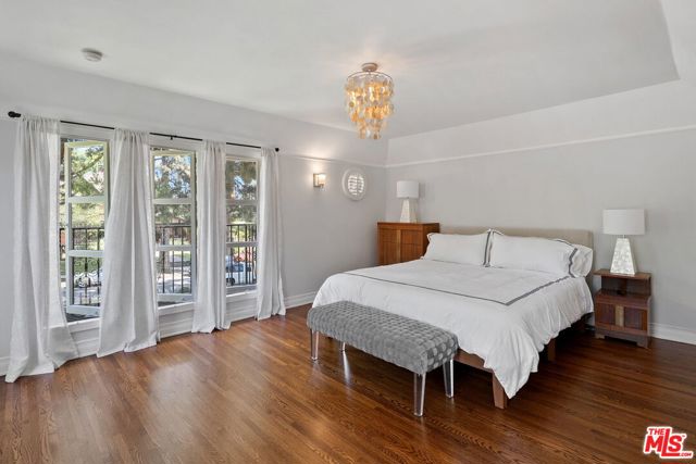 504 24Th Street, Santa Monica CA: https://media.crmls.org/mediaz/aec1de7c-c58b-4f33-9ef6-c00c9f714d5c.jpg