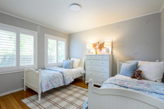 11 Meadow Court, San Mateo CA: https://media.crmls.org/mediaz/aec20a3a-7e84-4c63-b8f1-9dbc235210a7.jpg