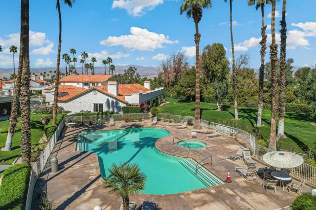 153 Desert Falls E Drive, Palm Desert CA: https://media.crmls.org/mediaz/aec2bae4-10a6-4745-b220-9d317ec395ee.jpg
