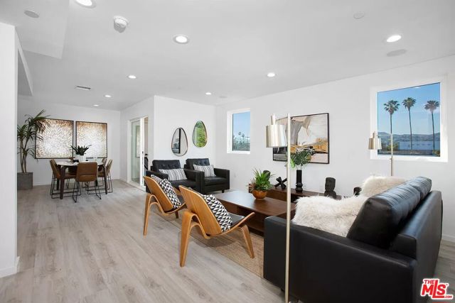 945 N Oxford Avenue, Los Angeles CA: https://media.crmls.org/mediaz/aec2dc11-a69d-41cc-b11a-768df2009977.jpg