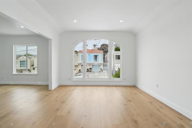 119 Nueva Ave, San Francisco CA: https://media.crmls.org/mediaz/aec2fbf8-62ed-48b3-98f1-2d1fceae0096.jpg