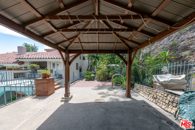 13033 Sky Valley Road, Los Angeles CA: https://media.crmls.org/mediaz/aec3546a-76a9-4ae1-8799-da35cbc2cafb.jpg