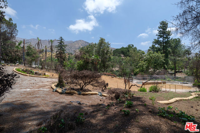 1414 E Palm Street, Altadena CA: https://media.crmls.org/mediaz/aec36464-12d2-4cf3-8b84-38174293fa8f.jpg