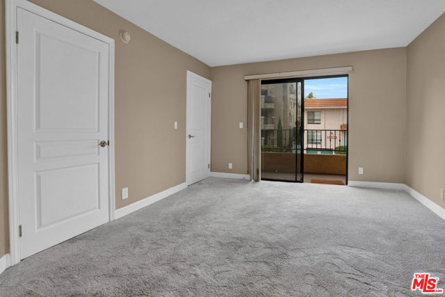 1633 S Bentley Avenue, West Los Angeles CA: https://media.crmls.org/mediaz/aec3c204-c0dd-4ea1-a260-6b0f851bf007.jpg
