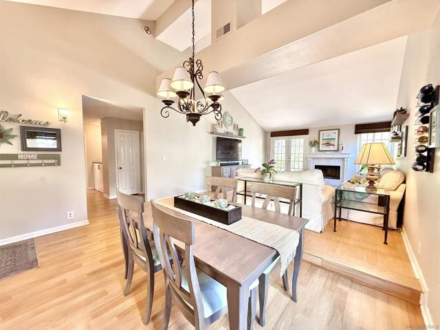 543 Rockport Ct, Encinitas CA: https://media.crmls.org/mediaz/aec3d016-97d8-4560-b38b-344e0386bd78.jpg