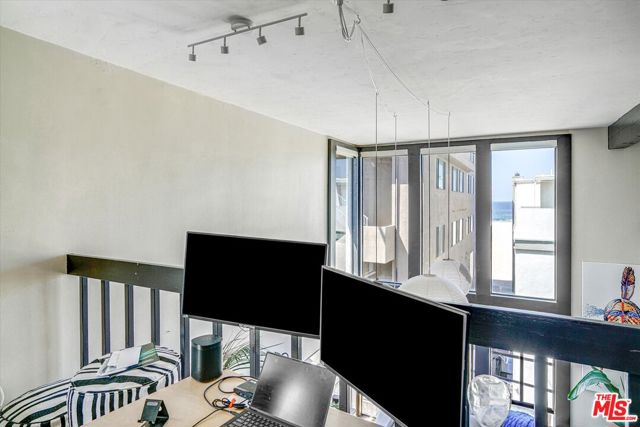 Image 13 of 58 For 14 Mast Street