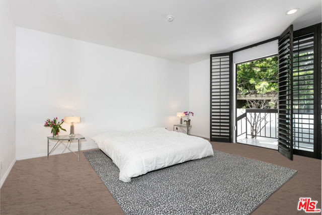 9033 Vista Grande Street, West Hollywood CA: https://media.crmls.org/mediaz/aec3f367-86d6-4b7c-9221-b84a041f9151.jpg