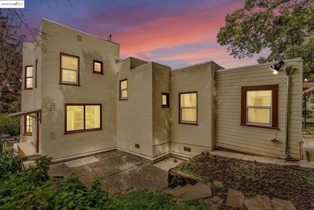 2340 Virginia St, Berkeley CA: https://media.crmls.org/mediaz/aec4038d-b697-4170-a7e4-a3bb62be579c.jpg