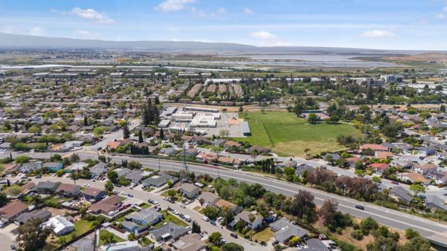 883 Vasona Street, Milpitas CA: https://media.crmls.org/mediaz/aec4408c-74bc-42b3-96a9-4e5eb46ccbf3.jpg