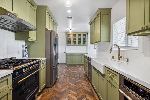 360 Alpine Ave, Chula Vista CA: https://media.crmls.org/mediaz/aec4e11d-8f04-442a-8467-1056150f93b9.jpg