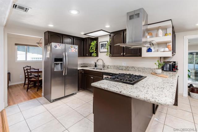 4737 Baylor Dr, San Diego CA: https://media.crmls.org/mediaz/aec5248f-35eb-4d05-baed-287ee85153f5.jpg
