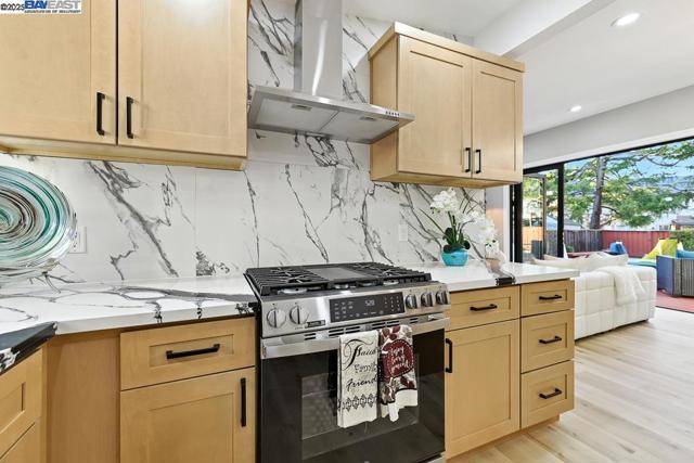 30456 Hoylake St, Hayward CA: https://media.crmls.org/mediaz/aec54ea2-4ba1-477a-b2db-5924ea5e1c06.jpg