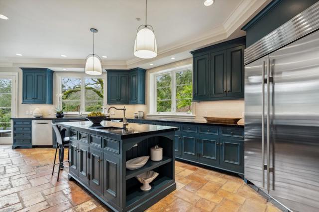4 Buck Meadow Drive, Portola Valley CA: https://media.crmls.org/mediaz/aec553be-7d64-4fe0-a448-4611b1d37f93.jpg
