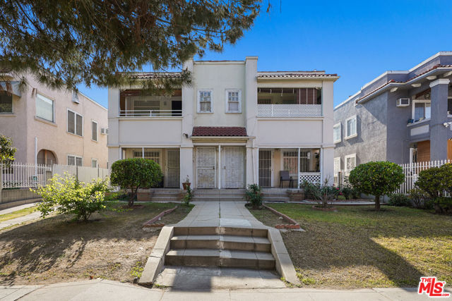 763 N Heliotrope Drive, Los Angeles CA: https://media.crmls.org/mediaz/aec55970-23b8-4893-b6c1-fe61dcbca52a.jpg