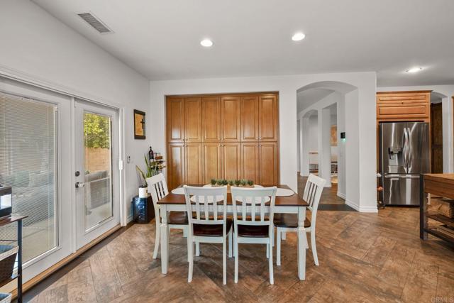 25111 Cedar Ridge Court, Wildomar CA: https://media.crmls.org/mediaz/aec56e19-d1d6-4089-a273-b6a34b88c3e7.jpg