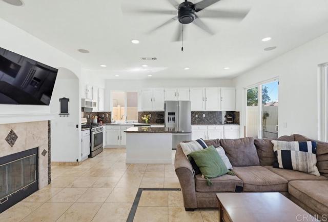 Detail Gallery Image 18 of 73 For 1727 Long Ridge St, Chula Vista,  CA 91913 - 4 Beds | 3 Baths