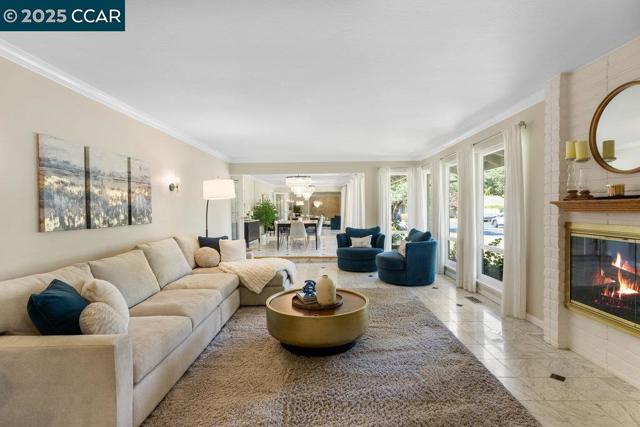 2302 Royal Oaks Dr, Alamo CA: https://media.crmls.org/mediaz/aec5c0bd-d190-4bba-8ba5-df7c0996f4c2.jpg