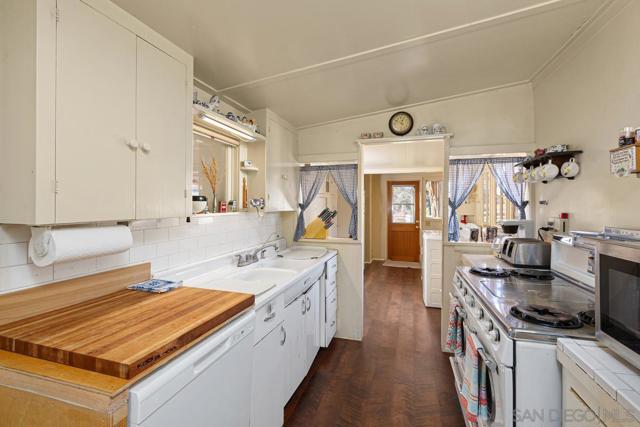 43023 Highway 79, Aguanga CA: https://media.crmls.org/mediaz/aec662ee-fcfd-4e46-b518-95deb243b044.jpg