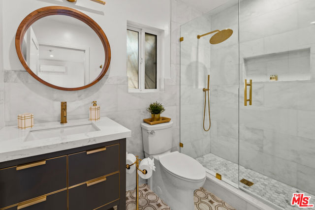 5013 Auckland Avenue, Toluca Lake CA: https://media.crmls.org/mediaz/aec6b005-692b-492e-9715-c3da131ec4a4.jpg