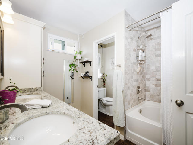 709 Zinnia Court, Thousand Oaks CA: https://media.crmls.org/mediaz/aec6b668-f75a-42cb-9c42-235cd5bab2da.jpg