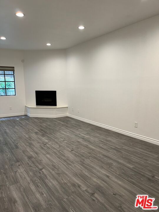 17914 Magnolia Boulevard, 121 photo 6