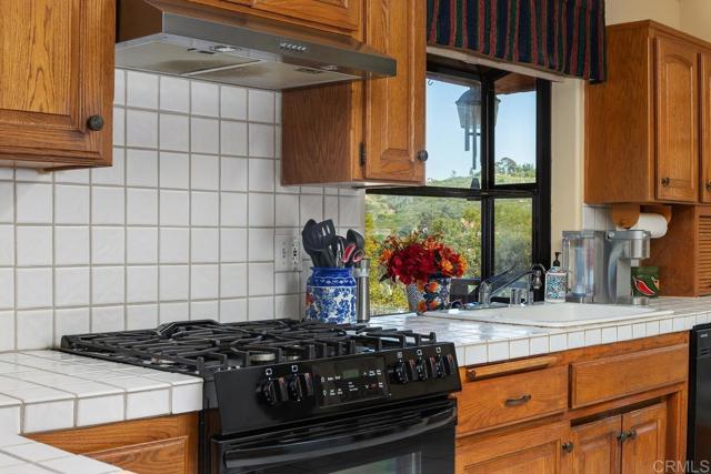 Detail Gallery Image 17 of 54 For 2394 Vista Grande, Vista,  CA 92084 - 3 Beds | 2/1 Baths