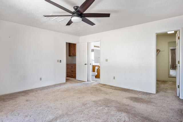 58697 Santa Barbara Drive, Yucca Valley CA: https://media.crmls.org/mediaz/aec84efd-46ab-45a6-810b-72b11df314b6.jpg