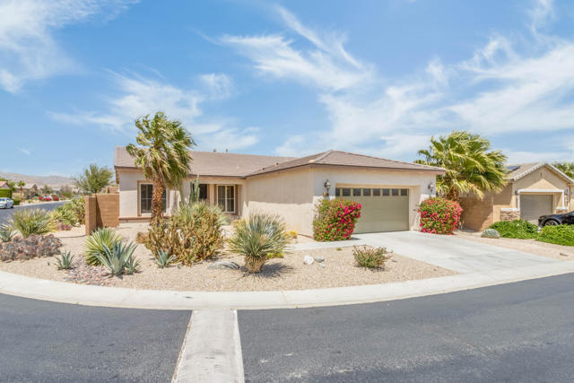 66168 S Agua Dulce Drive, Desert Hot Springs CA: https://media.crmls.org/mediaz/aec87c59-45af-40ef-910e-8d340944d143.jpg