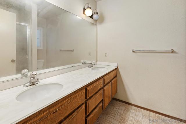 10497 Moorpark St, Spring Valley CA: https://media.crmls.org/mediaz/aec8ac08-fba1-48ac-8f82-07c3c5d42dc9.jpg