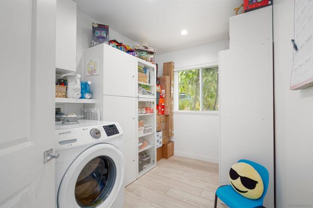 1215 17 Grand Ave, San Diego CA: https://media.crmls.org/mediaz/aec99a15-8b22-4191-9ba1-1db00f8fdd6f.jpg