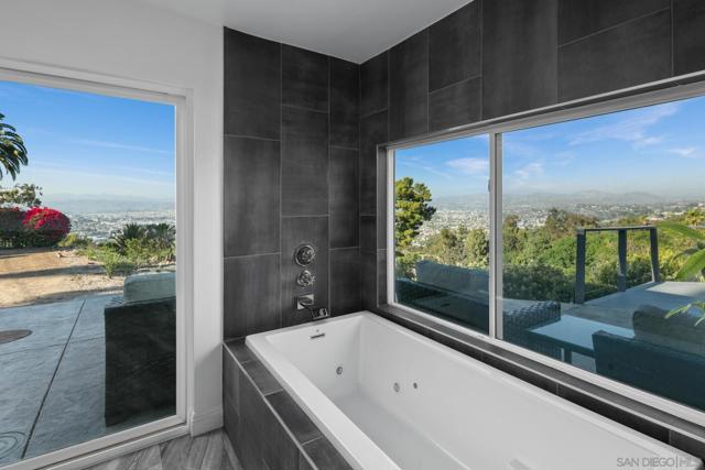 5030 Helix Ter, La Mesa CA: https://media.crmls.org/mediaz/aec9ceb3-2e8d-4ca1-9083-d3c964243744.jpg