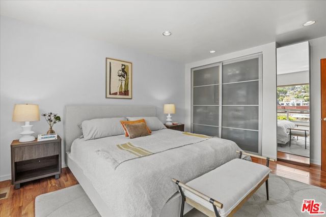 3234 Hillock Drive, Los Angeles CA: https://media.crmls.org/mediaz/aec9d97d-dd89-4e2c-8bf1-5cf1863edb02.jpg