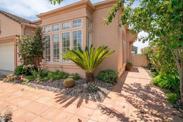 2133 View Crest Glen, Escondido CA: https://media.crmls.org/mediaz/aec9edb3-00e4-4009-8c70-929c9a57c96c.jpg