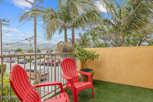 285 N Ventura Avenue, Ventura CA: https://media.crmls.org/mediaz/aeca4f04-5fac-46cb-94f1-13d6b309e47d.jpg