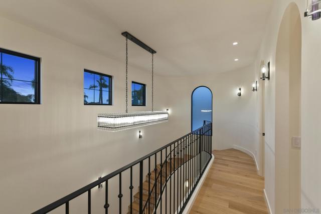4223 Middlesex Dr, San Diego CA: https://media.crmls.org/mediaz/aeca587d-f1ea-4be7-bb0b-30009eebe49e.jpg
