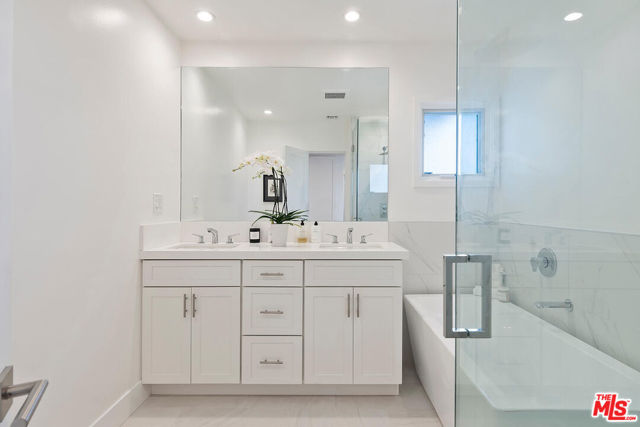 3482 Vista Haven Road, Sherman Oaks CA: https://media.crmls.org/mediaz/aeca96b5-0269-4ea9-a31e-396e4b813dee.jpg