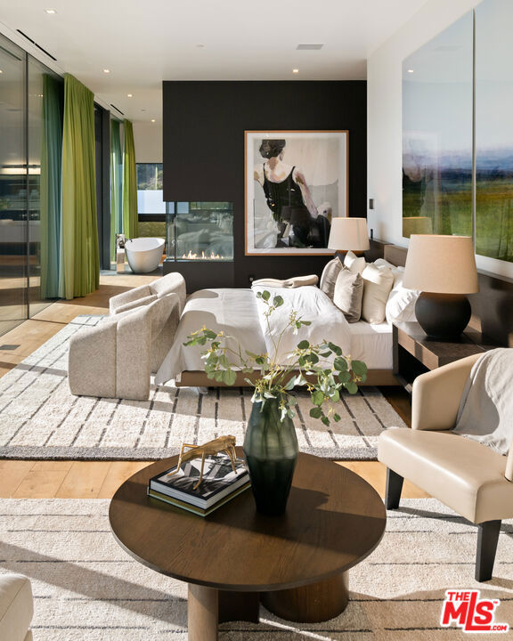 2341 Gloaming Way, Beverly Hills CA: https://media.crmls.org/mediaz/aecae2db-1136-4908-8b6a-99c558b88cfb.jpg